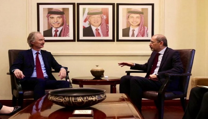 الصفدي مع المبعوث الأممي الخاص إلى سوريا