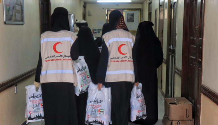 الإمارات تبدأ توزيع مكملات غذائية على 5 آلاف طفل وأم باليمن