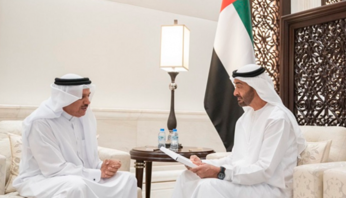 الشيخ محمد بن زايد آل نهيان خلال استقباله الدكتور عبداللطيف الزياني