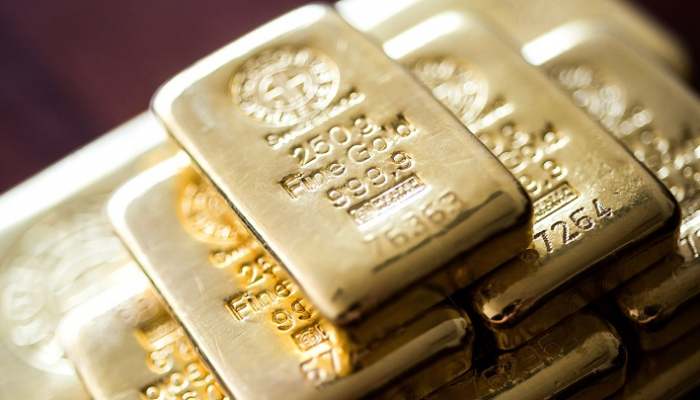 الذهب يهبط مع انتعاش الدولار من أدنى مستوى في عدة أسابيع