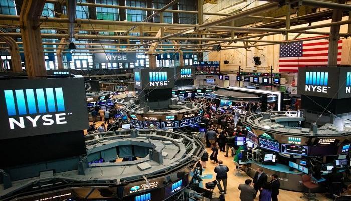 وول ستريت تغلق منخفضة بفعل التوترات التجارية