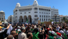 آلاف الجزائريين يردون على دعوات الحوار في الجمعة الـ15 للاحتجاجات