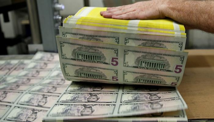 الين يرتفع والدولار يتراجع