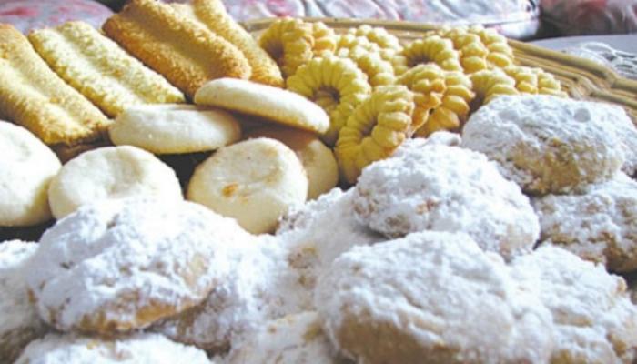 الإفراط في تناول الكعك والبسكويت في العيد يرهق الجهاز الهضمي