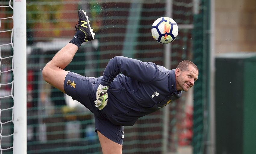 جون أختربرخ مدرب حراس مرمى ليفربول الإنجليزي جون أختربرخ مدرب حراس مرمى ليفربول الإنجليزي