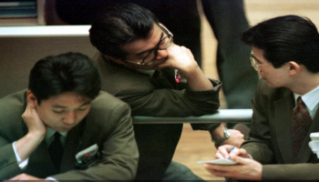 نيكي الياباني يهبط جراء مخاوف تباطؤ عالمي