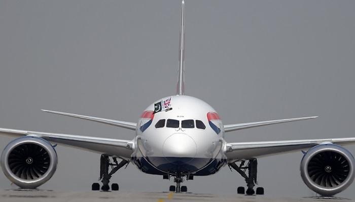 طائرة الخطوط البريطانية أثناء هبوطها في باكستان - أ.ف.ب