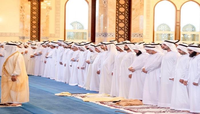 الشيخ محمد بن راشد آل مكتوم خلال صلاة عيد الفطر