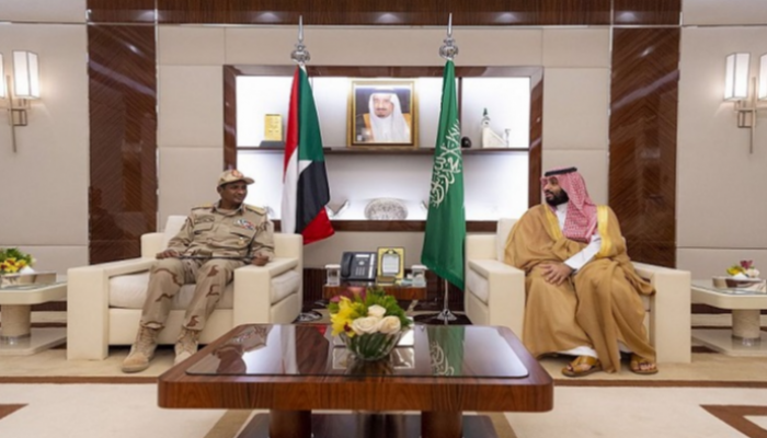 الأمير محمد بن سلمان بن عبدالعزيز والفريق أول محمد حمدان - أرشيفية