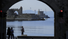 أزمة "فيكي".. 92 دولارا تثير غضب سياح بريطانيين في اليونان