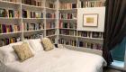 المكتبة الفندق.. فرصة لتجربة النوم بين الكتب في نابولي الإيطالية