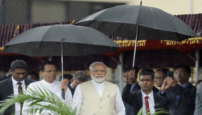 رئيس الوزراء الهندي لدى وصوله إلى سريلانكا - رويترز
