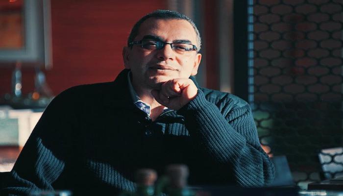 الأديب المصري الراحل الدكتور أحمد خالد توفيق