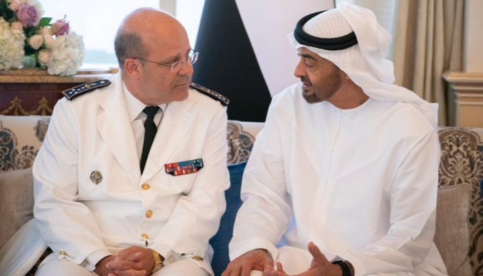 الشيخ محمد بن زايد آل نهيان وقائد القوات البحرية الفرنسية
