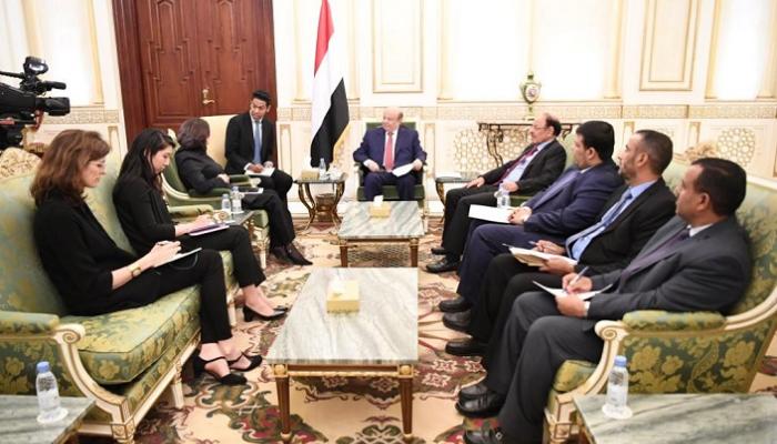 الرئيس اليمني خلال لقائه مساعدة الأمين العام للأمم المتحدة للشؤون السياسية