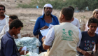 "سلمان للإغاثة" يوزع 160 خيمة في عدن و200 طن تمور بجيبوتي