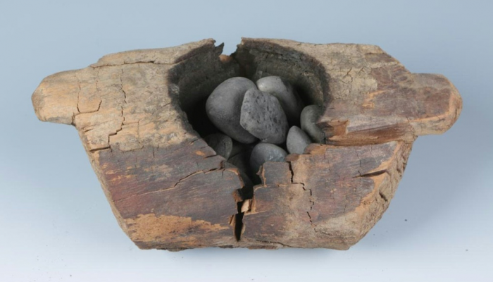 إناء خشبي عثر عليه استخدم لحرق القنب قبل 2500 سنة