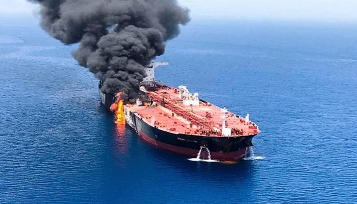 إحدى ناقلتي النفط اللتين استهدفتا في خليج عمان