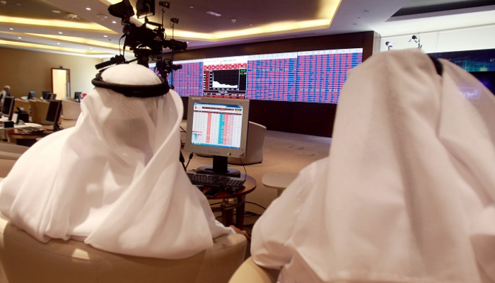 شاشات بورصة قطر حمراء - رويترز