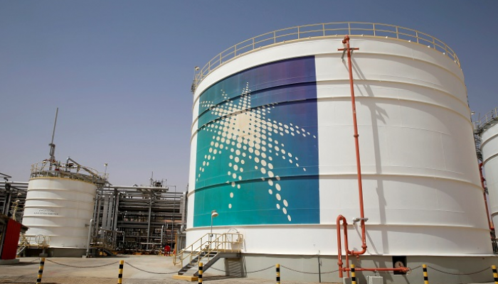 أحد مستودعات أرامكو عملاق النفط السعودي -رويترز