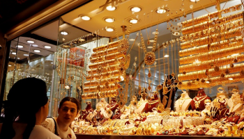 الذهب ينخفض مع ارتفاع الأسهم