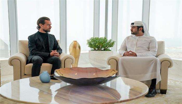 مكتوم بن محمد يستقبل مؤسس شركة تويتر