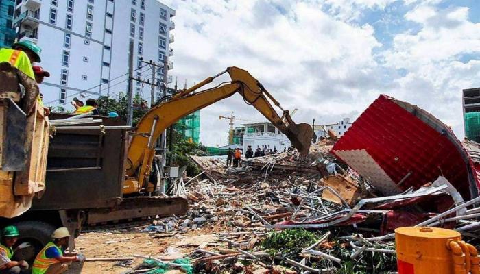 عمليات البحث في موقع المبنى المنهار