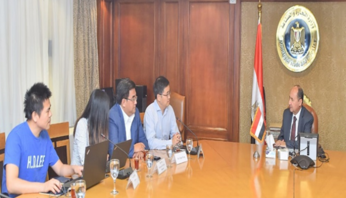 اجتماع وزير التجارة المصري مع دونج فينج الصينية للسيارات