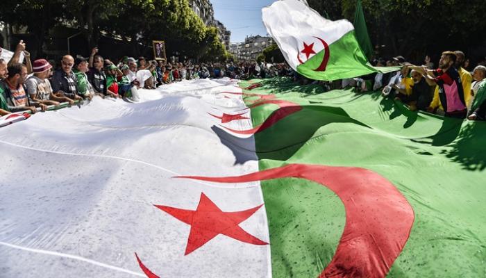 أسبوع الجزائر.. سقوط  الباء الثانية  ولجنة للحوار مع قادة الاحتجاجات