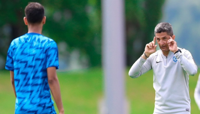 رازفان لوشيسكو مدرب الهلال السعودي