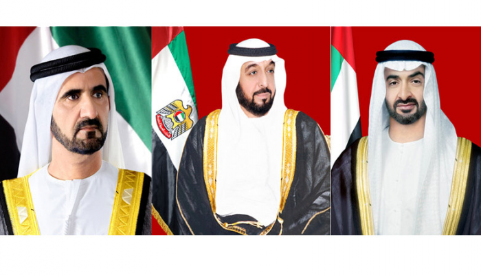 الشيخ خليفة بن زايد آل نهيان والشيخ محمد بن راشد آل مكتوم والشيخ محمد بن زايد آل نهيان