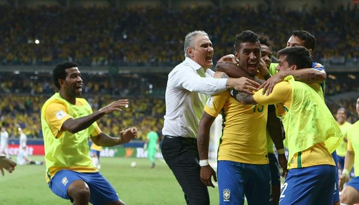 تيتي مع لاعبي البرازيل