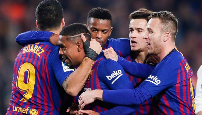 مالكوم مع لاعبي برشلونة