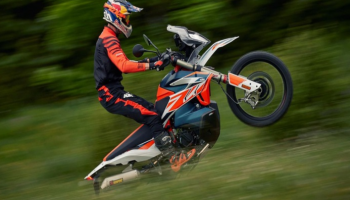 الدراجة النارية 790 Adventure R