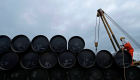 النفط يصعد لكن المخاطر العالمية تكبح المكاسب