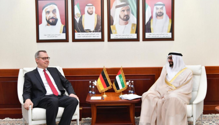 وزير الدولة لشؤون الدفاع الإماراتي والسفير الألماني