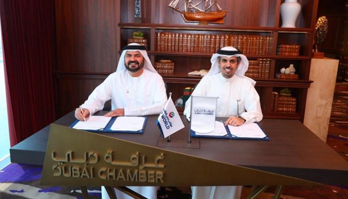 جانب من توقيع مذكرة التفاهم بين غرفة دبي وموانئ دبي العالمية