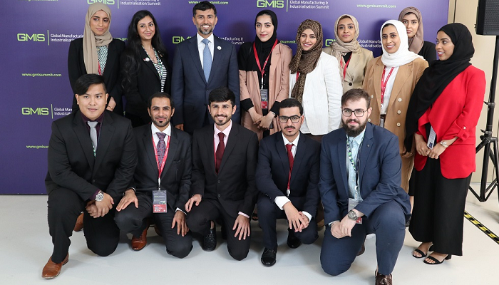 المزروعي مع الطلبة الإماراتيين في روسيا