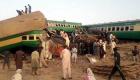 21 قتيلا و89 مصاباً باصطدام قطار وعربة شحن في باكستان