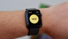 "أبل" تجمد تطبيق Walkie Talkie بساعتها الذكية والسبب ثغرة