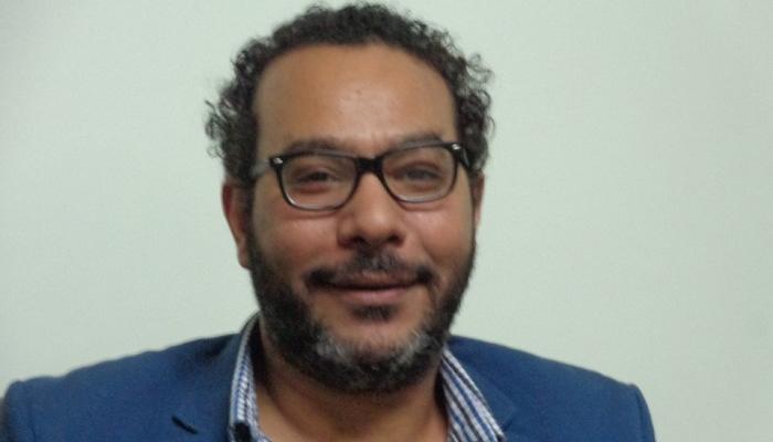 الروائي والمترجم أحمد عبداللطيف