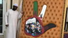 فنان إماراتي يهدي الشيخ محمد بن راشد 22 لوحة في عيد ميلاده