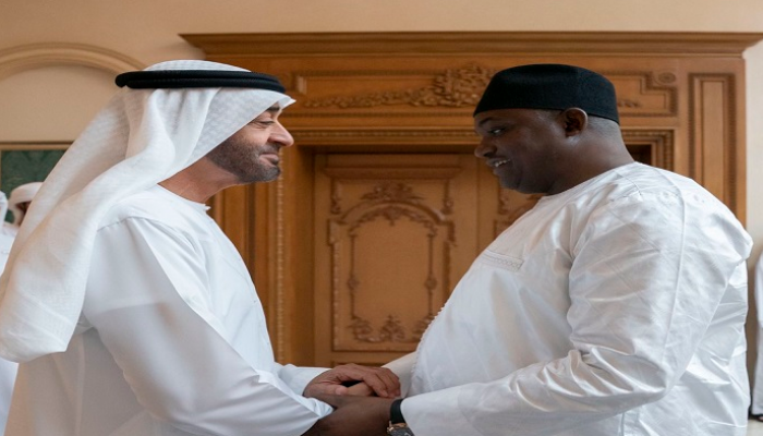 الشيخ محمد بن زايد آل نهيان خلال استقباله رئيس غامبيا