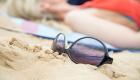 احذر تنظيف نظارة الشمس من الرمال باستخدام القماش