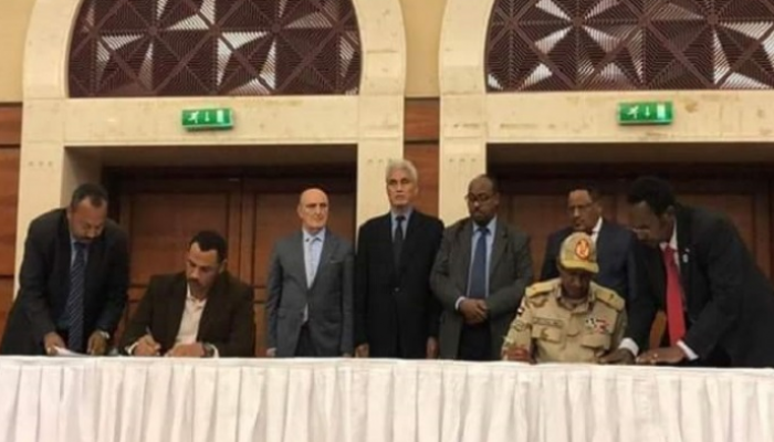 جانب من توقيع الأطراف السودانية على الاتفاق