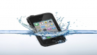 3 خطوات تنقذ هاتفك إذا سقط في الماء