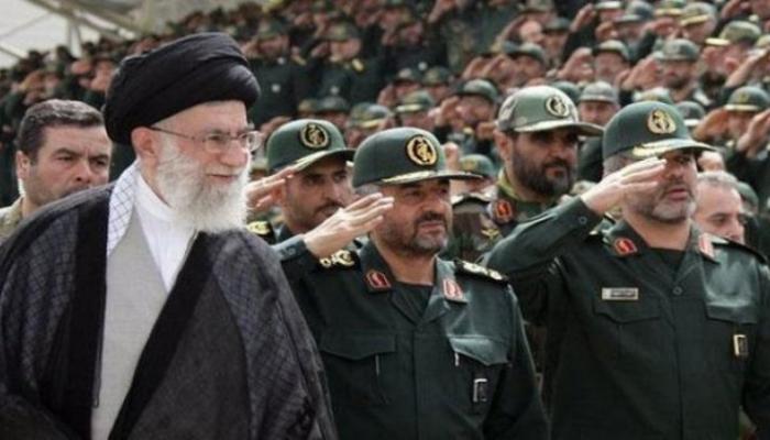 مرشد إيران علي خامنئي ومليشيا الحرس الثوري- أرشيفية