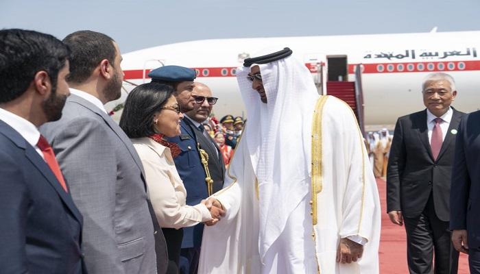 الشيخ محمد بن زايد آل نهيان خلال وصوله بكين