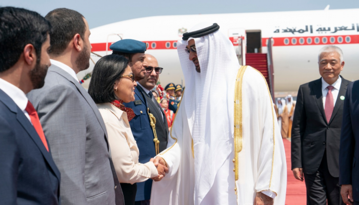 الشيخ محمد بن زايد آل نهيان لدى وصوله إلى الصين