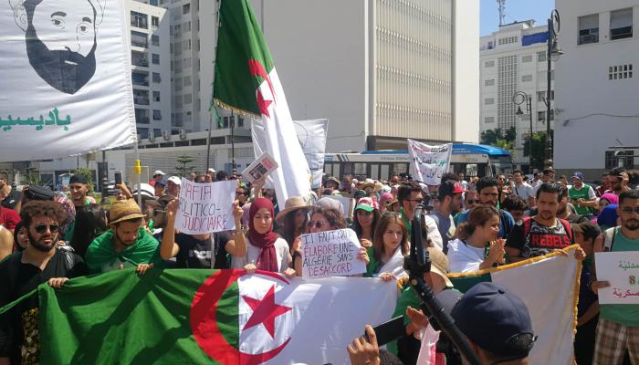 جانب من مظاهرات الطلاب الجزائريين